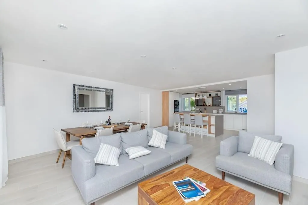 Amazing 4 Bed Beachfront Dominion Beach Rdr358 Estepona 0*,  İspanya